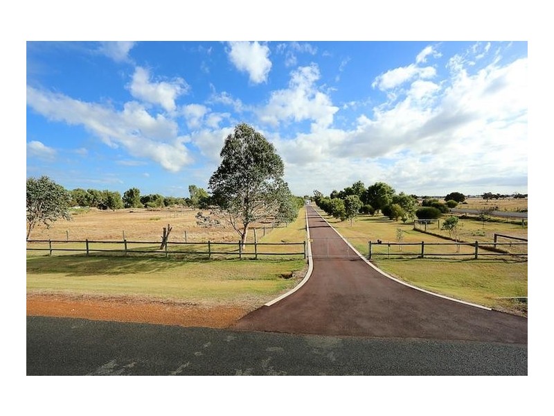 2 Tranquil Retreat, Barragup WA 6209