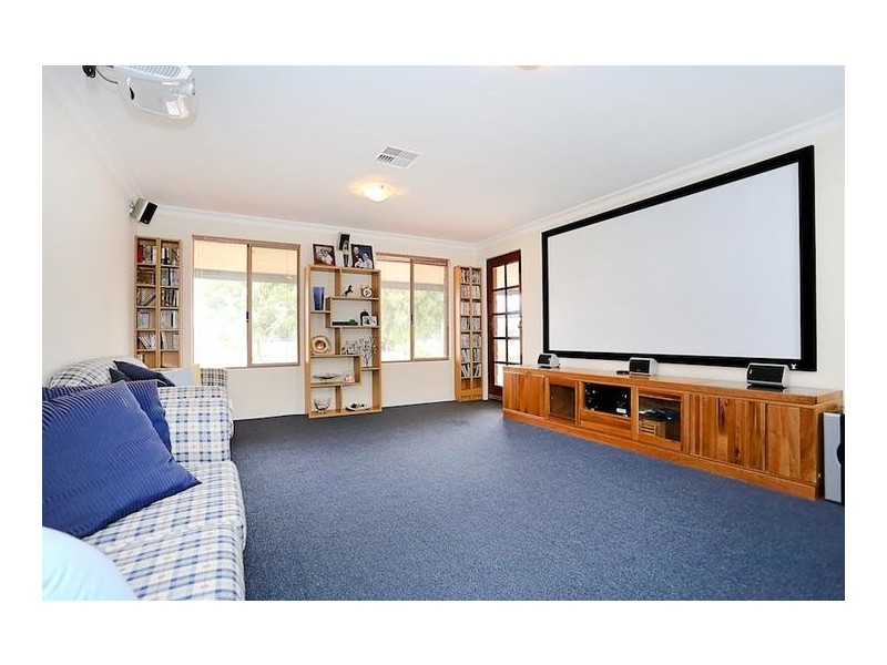 2 Tranquil Retreat, Barragup WA 6209