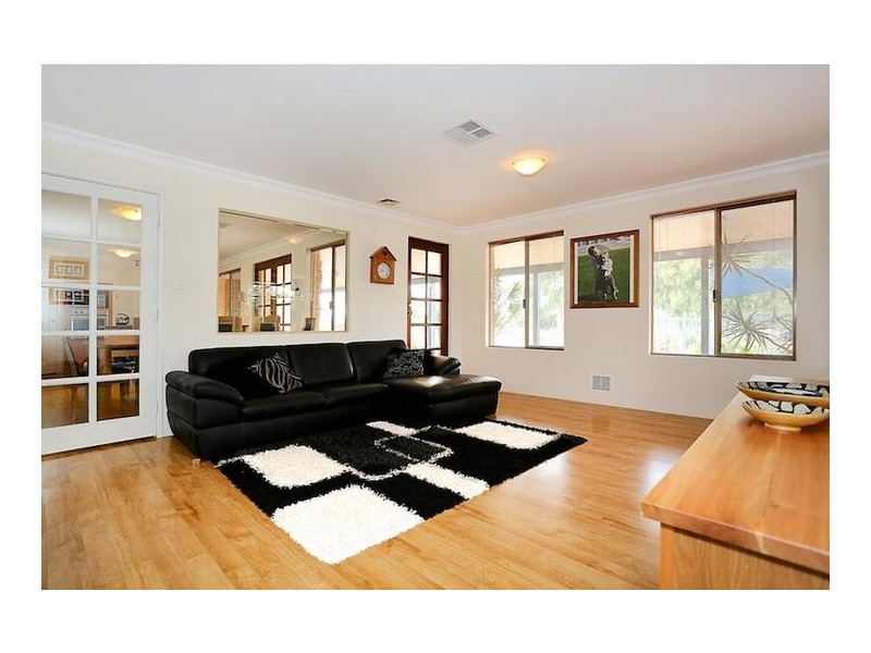 2 Tranquil Retreat, Barragup WA 6209