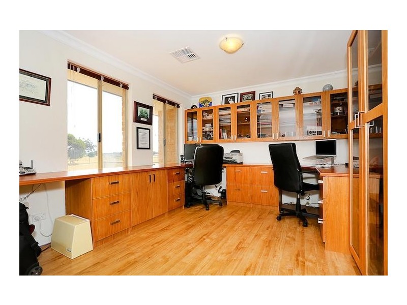 2 Tranquil Retreat, Barragup WA 6209