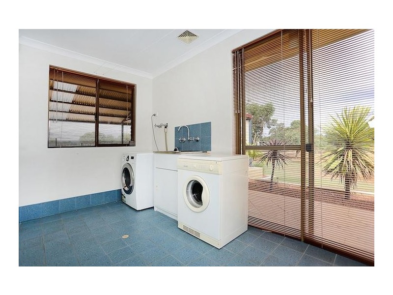 2 Tranquil Retreat, Barragup WA 6209