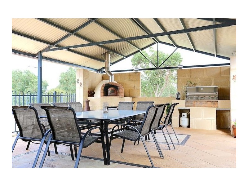 2 Tranquil Retreat, Barragup WA 6209