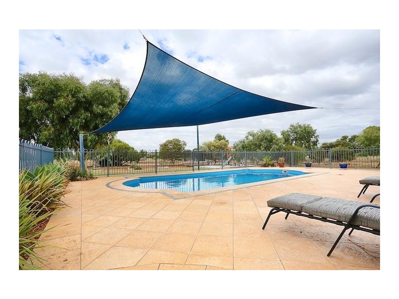 2 Tranquil Retreat, Barragup WA 6209