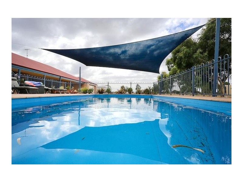 2 Tranquil Retreat, Barragup WA 6209