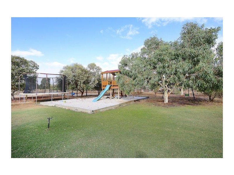 2 Tranquil Retreat, Barragup WA 6209