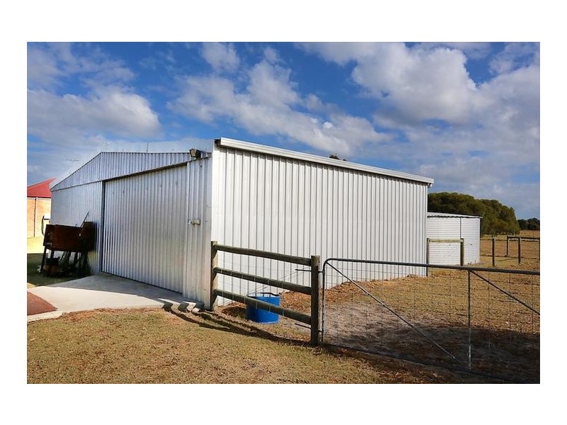 2 Tranquil Retreat, Barragup WA 6209