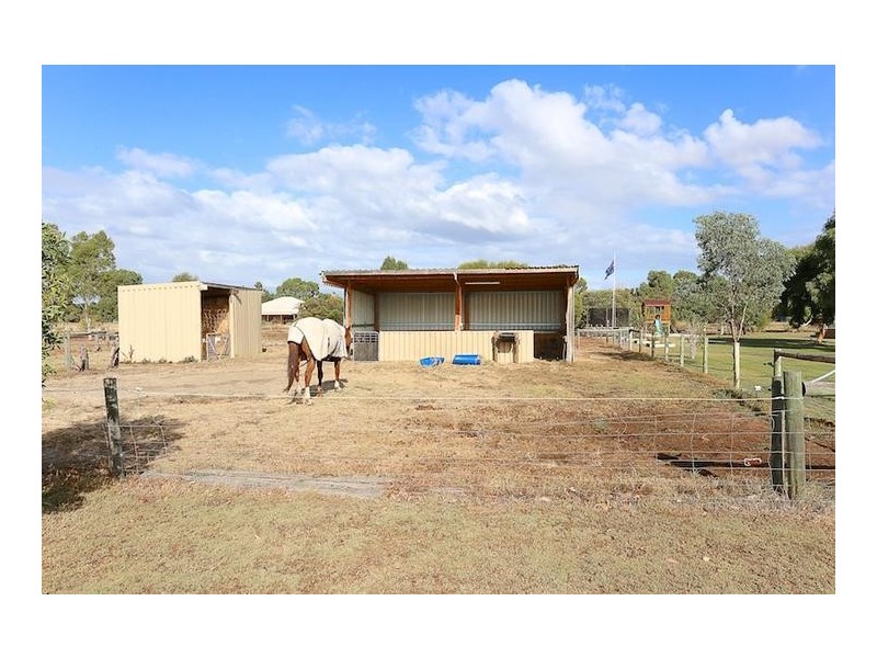 2 Tranquil Retreat, Barragup WA 6209