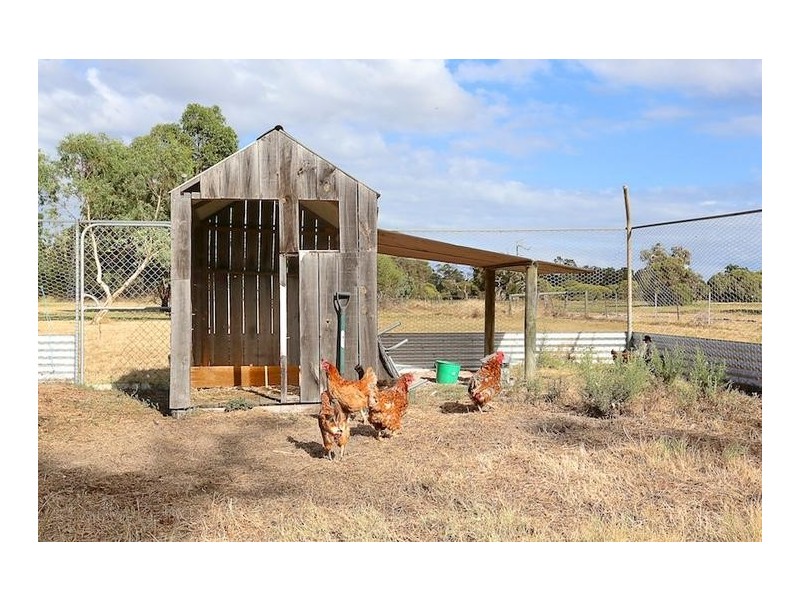 2 Tranquil Retreat, Barragup WA 6209