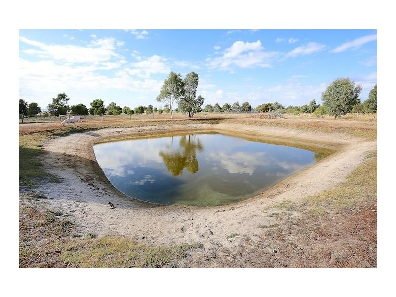 2 Tranquil Retreat, Barragup WA 6209