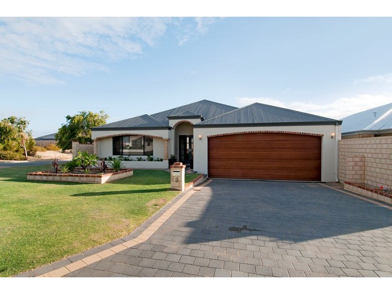 9 Beachport Way, Wannanup WA 6210
