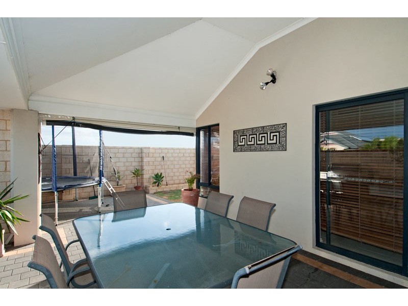 9 Beachport Way, Wannanup WA 6210