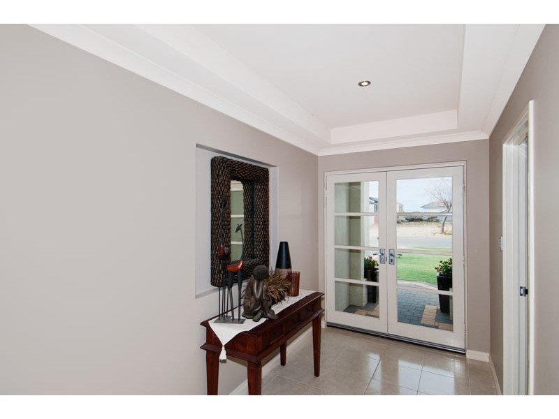 9 Beachport Way, Wannanup WA 6210