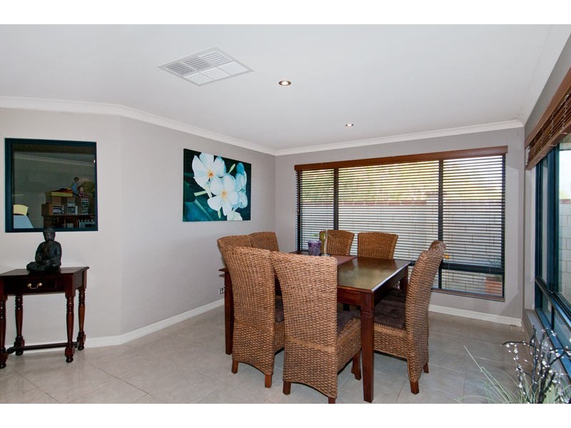 9 Beachport Way, Wannanup WA 6210
