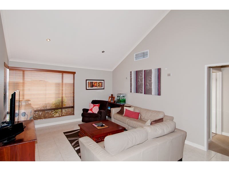 9 Beachport Way, Wannanup WA 6210