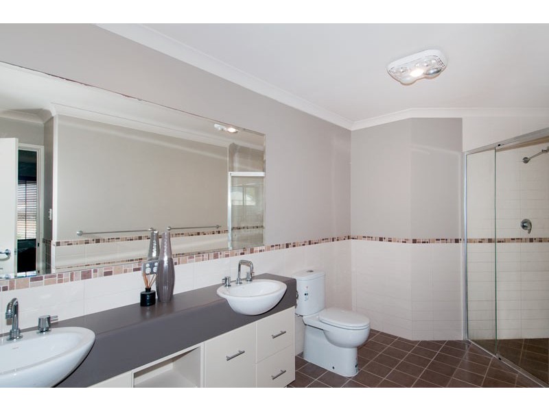 9 Beachport Way, Wannanup WA 6210