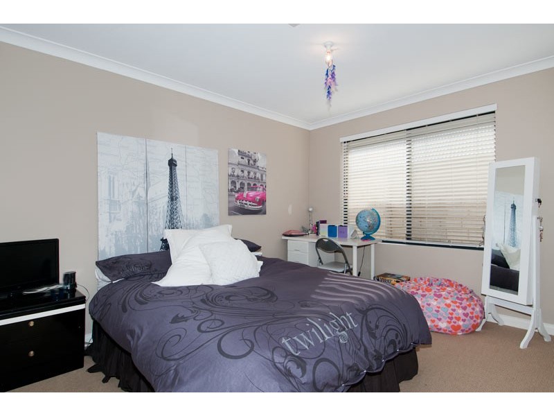 9 Beachport Way, Wannanup WA 6210