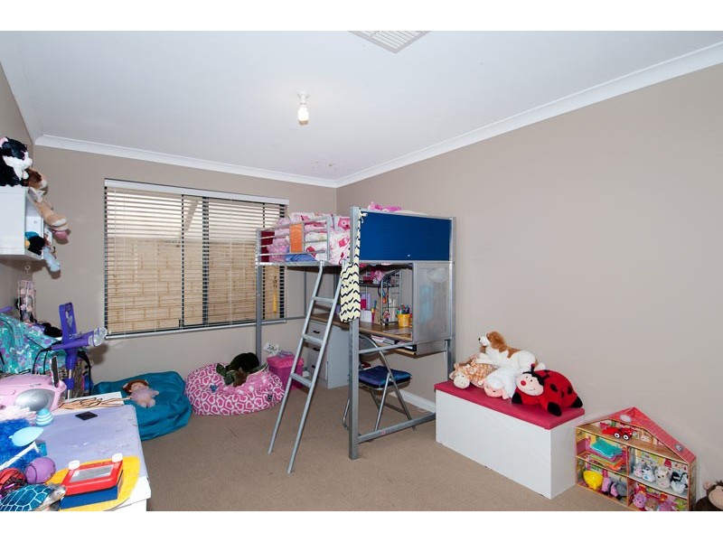 9 Beachport Way, Wannanup WA 6210