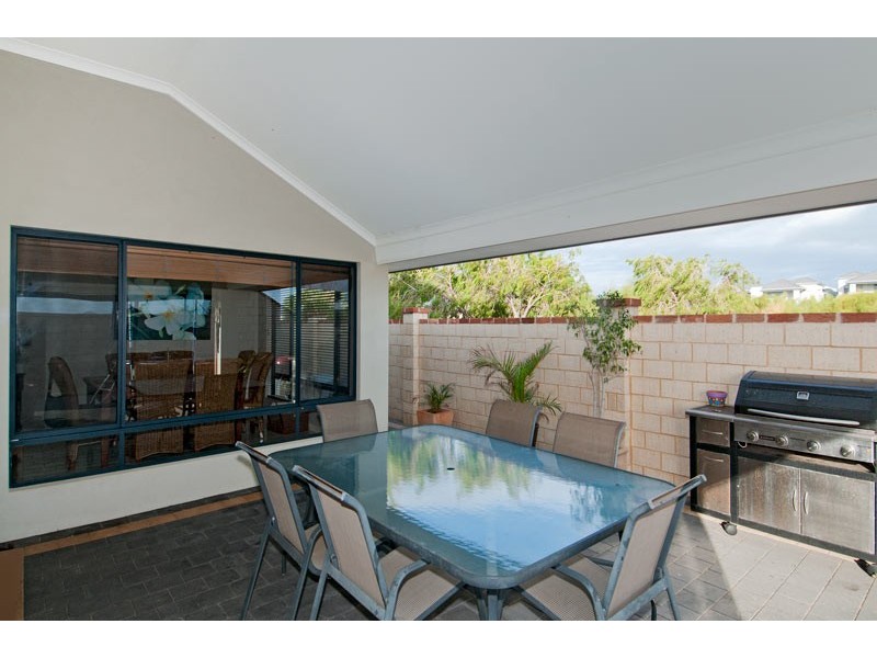 9 Beachport Way, Wannanup WA 6210