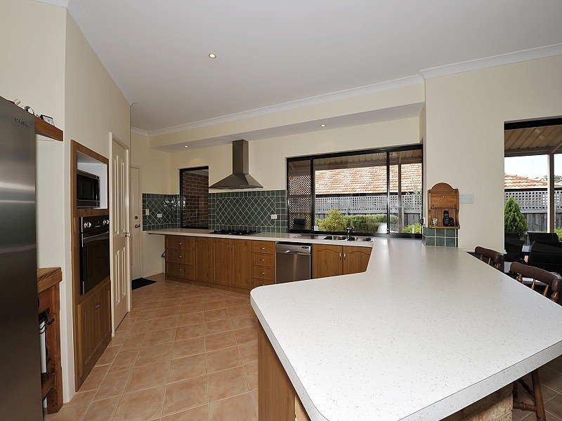 7 Cliff Lane, Halls Head WA 6210