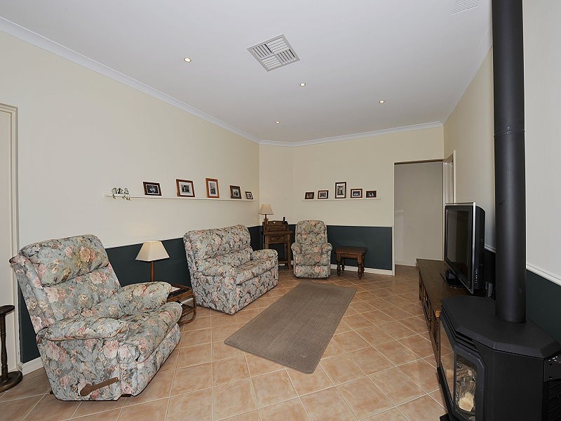 7 Cliff Lane, Halls Head WA 6210