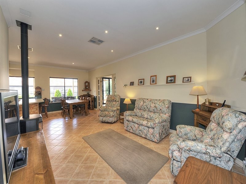 7 Cliff Lane, Halls Head WA 6210