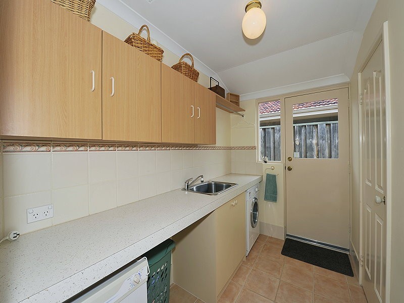 7 Cliff Lane, Halls Head WA 6210