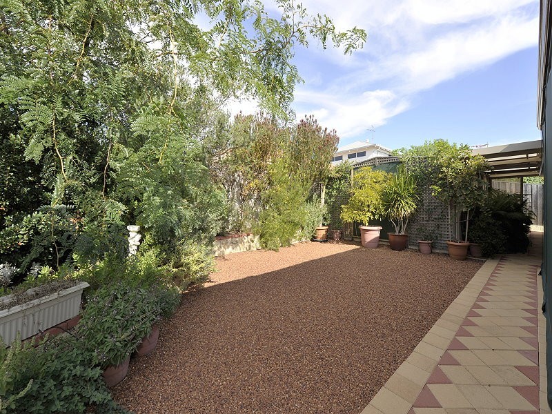 7 Cliff Lane, Halls Head WA 6210