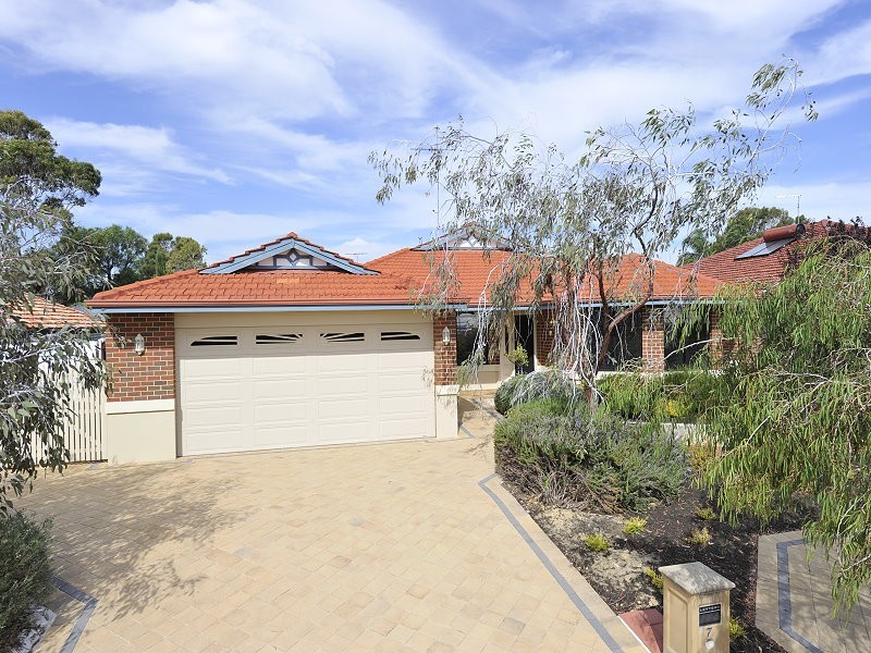 7 Cliff Lane, Halls Head WA 6210