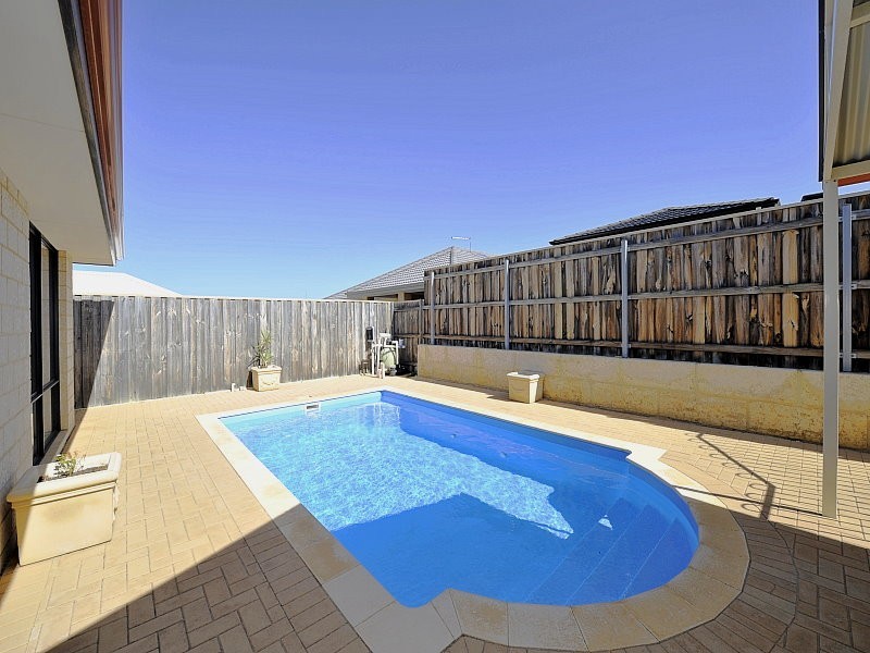 9 Calytrix Way, Halls Head WA 6210