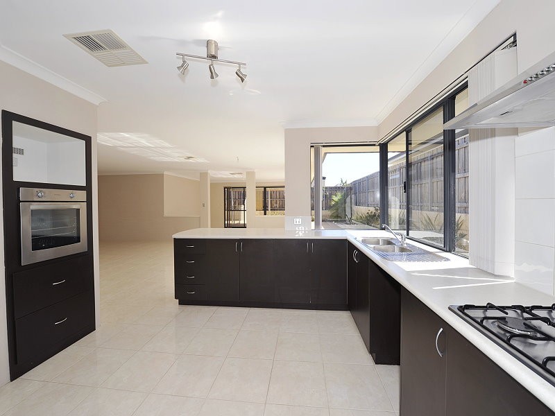 9 Calytrix Way, Halls Head WA 6210