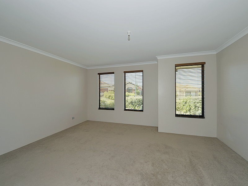 9 Calytrix Way, Halls Head WA 6210