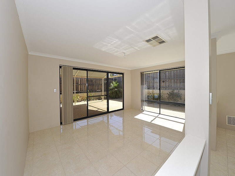 9 Calytrix Way, Halls Head WA 6210
