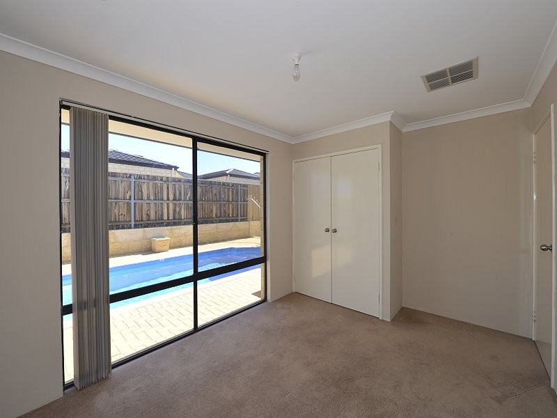 9 Calytrix Way, Halls Head WA 6210