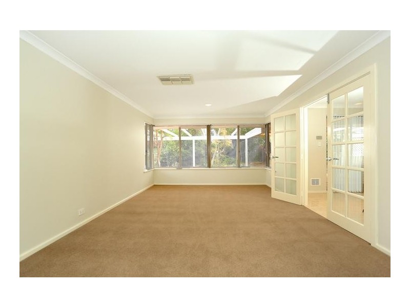 18 Fairfield Way, Halls Head WA 6210