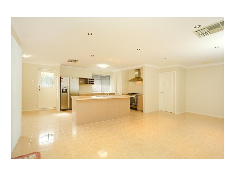 18 Fairfield Way, Halls Head WA 6210