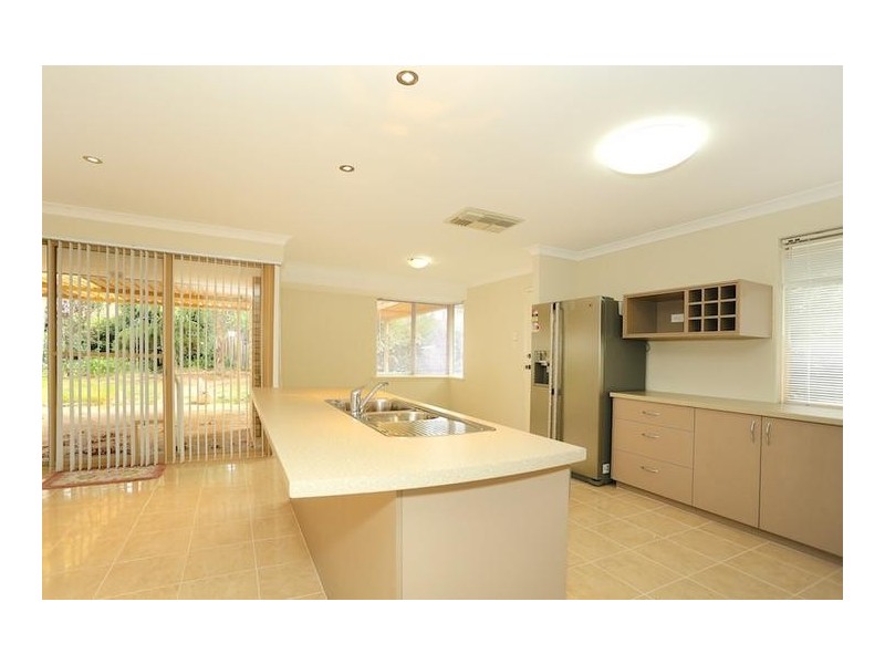 18 Fairfield Way, Halls Head WA 6210