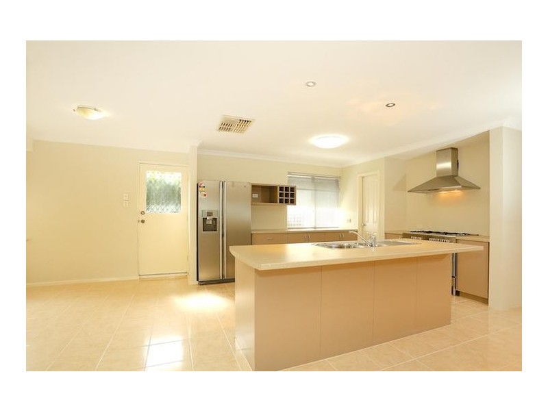 18 Fairfield Way, Halls Head WA 6210