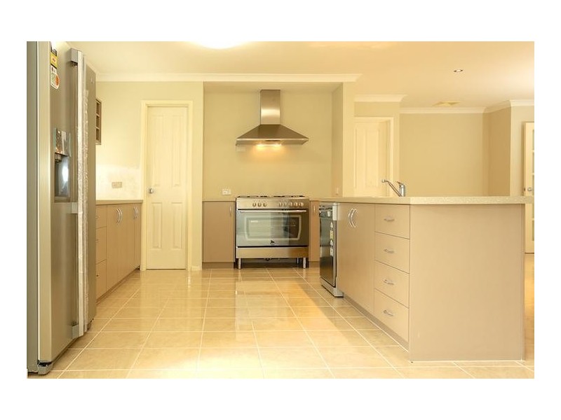 18 Fairfield Way, Halls Head WA 6210