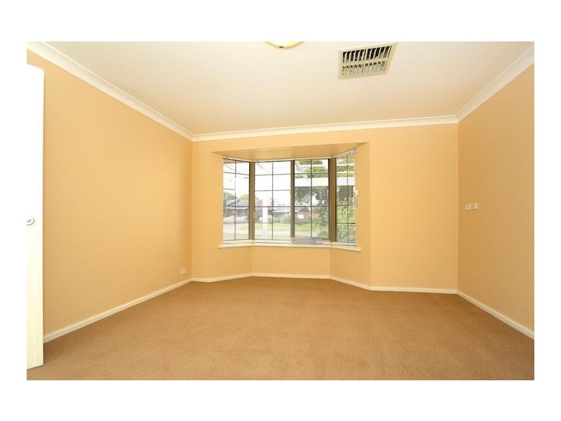 18 Fairfield Way, Halls Head WA 6210