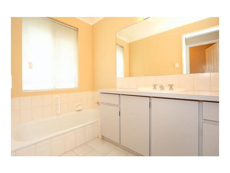18 Fairfield Way, Halls Head WA 6210