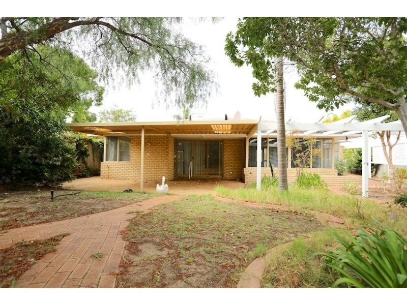 18 Fairfield Way, Halls Head WA 6210