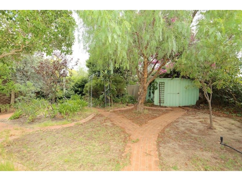 18 Fairfield Way, Halls Head WA 6210