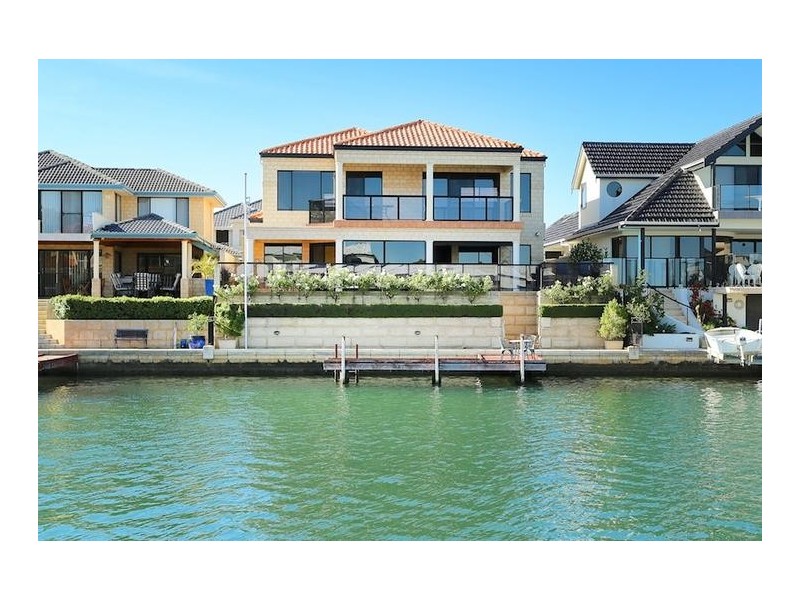 4 Santavea Mews, Halls Head WA 6210