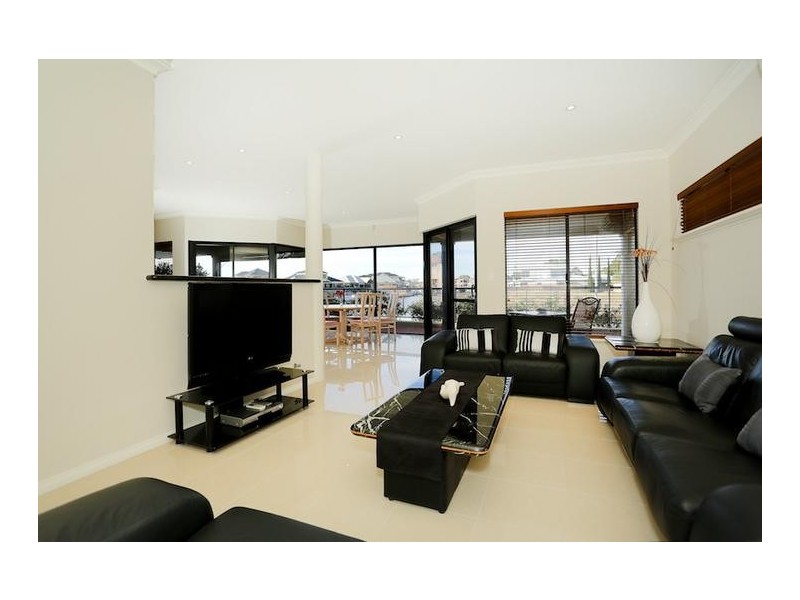4 Santavea Mews, Halls Head WA 6210