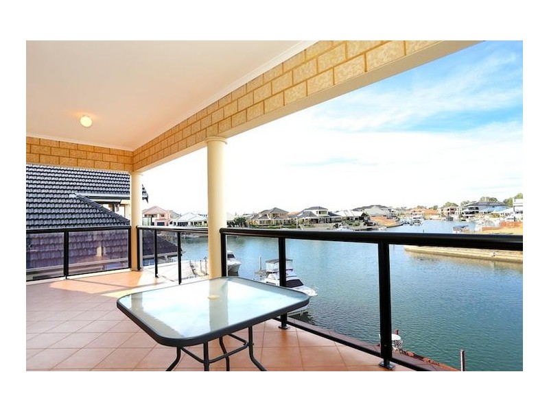 4 Santavea Mews, Halls Head WA 6210