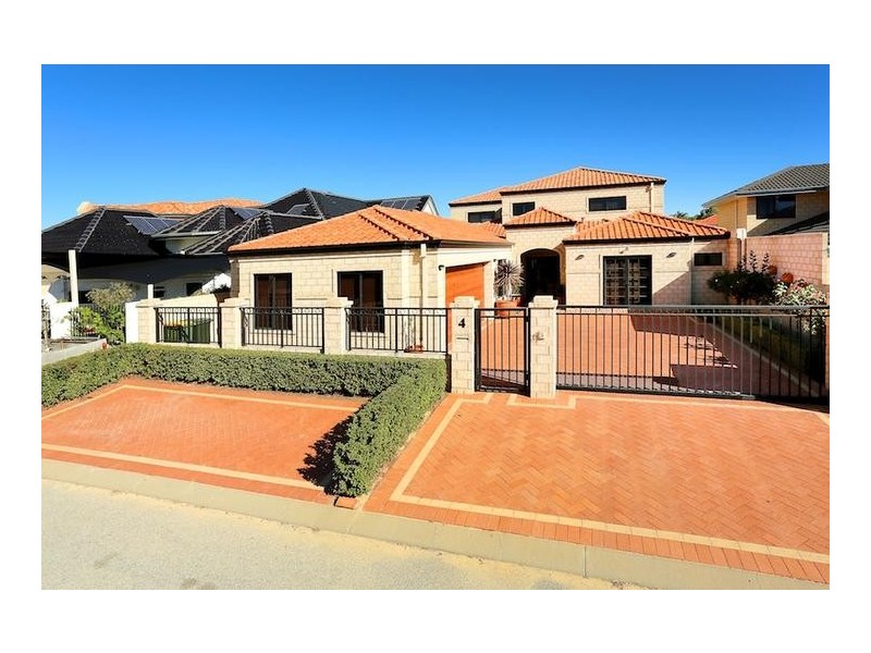 4 Santavea Mews, Halls Head WA 6210