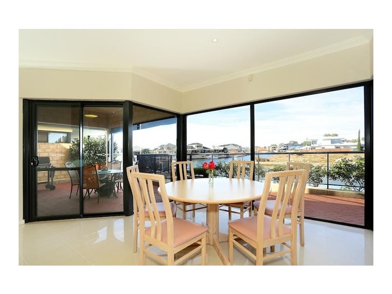 4 Santavea Mews, Halls Head WA 6210