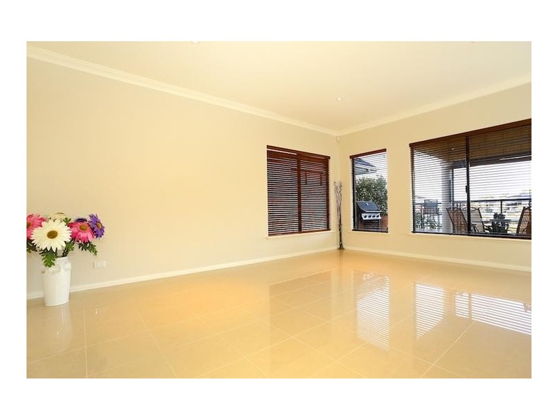 4 Santavea Mews, Halls Head WA 6210