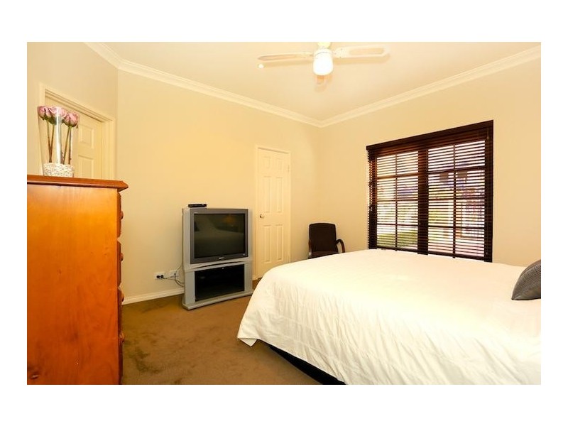 4 Santavea Mews, Halls Head WA 6210