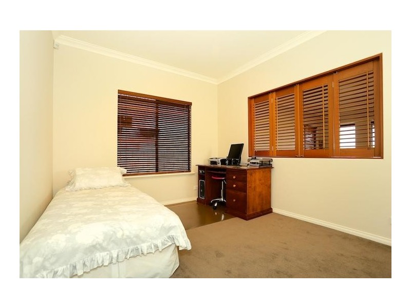 4 Santavea Mews, Halls Head WA 6210